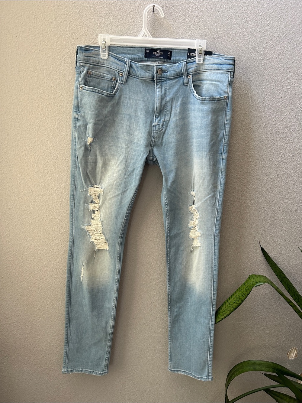 NWT Hollister Light Blue Distressed Skinny Jeans 36x32